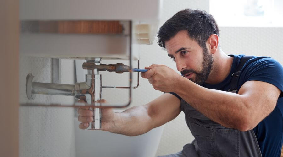 Professional sink repair services in Struthers, OH